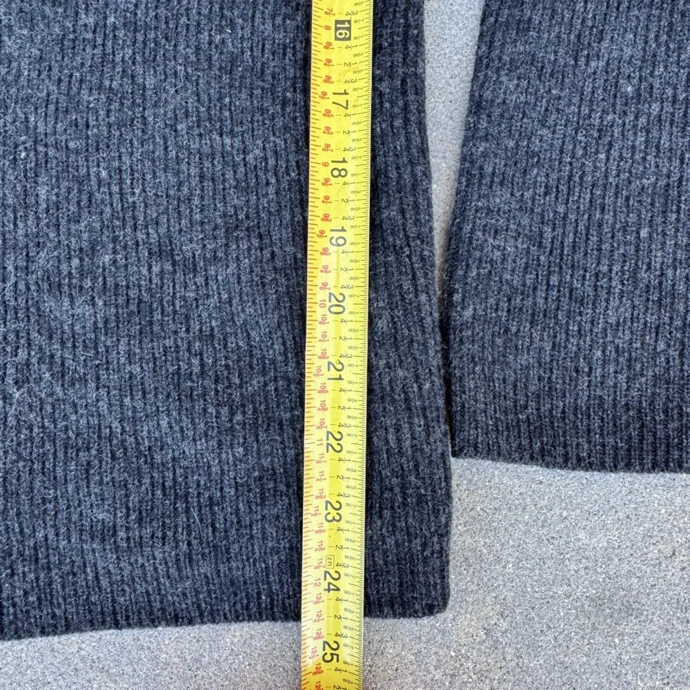 Banana Republic Men Charcoal Gray 100% Lambswool Ribbed V-Neck Sweater Medium